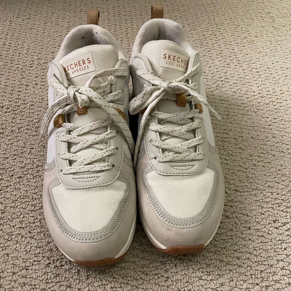 Sketchers sneakers